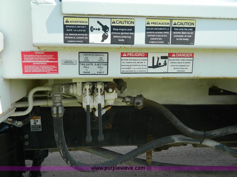 image for item G7902 2001 Peterbilt 330 refuse truck