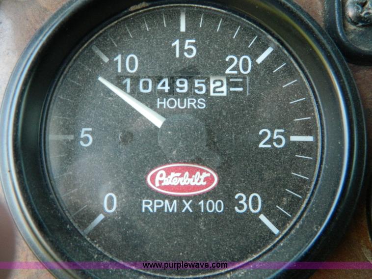 image for item G7902 2001 Peterbilt 330 refuse truck