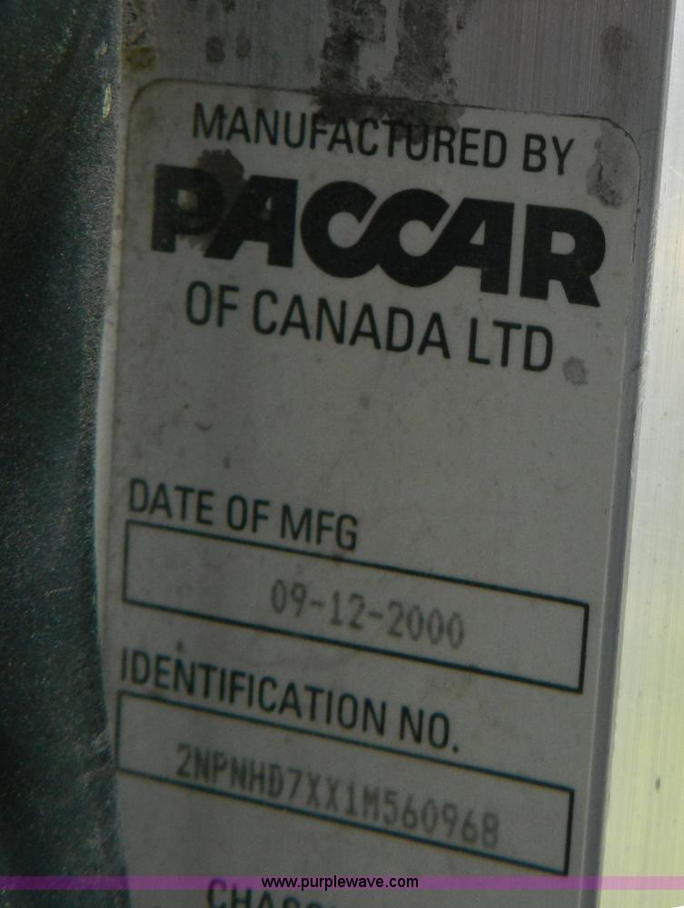 image for item G7902 2001 Peterbilt 330 refuse truck