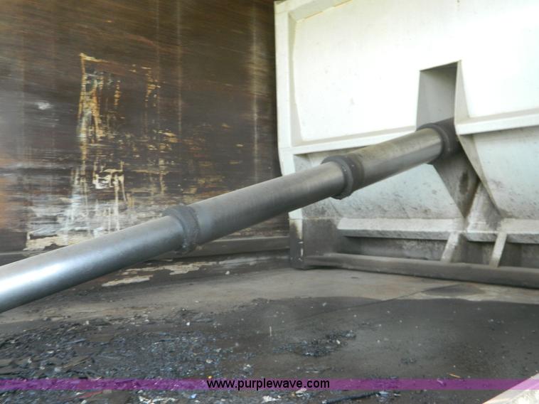 image for item G7902 2001 Peterbilt 330 refuse truck