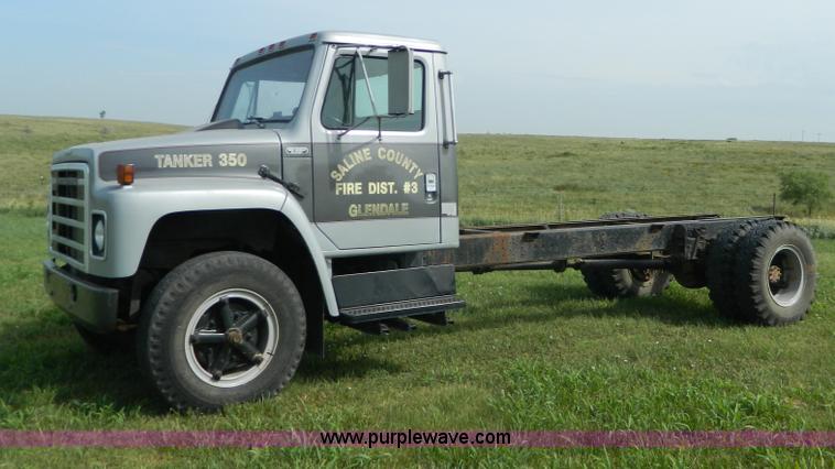 image for item G7909 1979 International truck cab and chassis