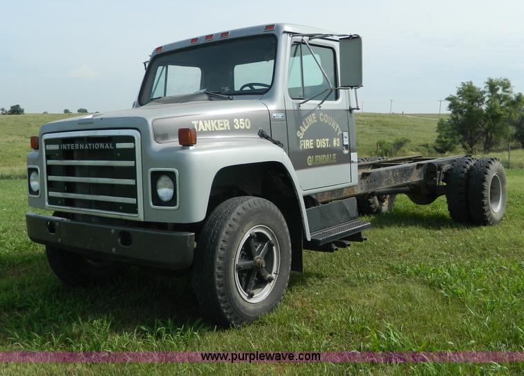 image for item G7909 1979 International truck cab and chassis