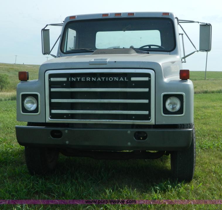 image for item G7909 1979 International truck cab and chassis