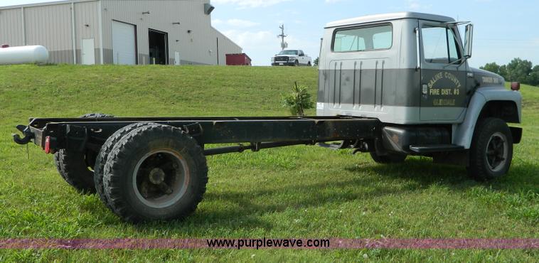 image for item G7909 1979 International truck cab and chassis