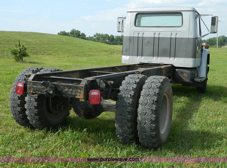 image for item G7909 1979 International truck cab and chassis