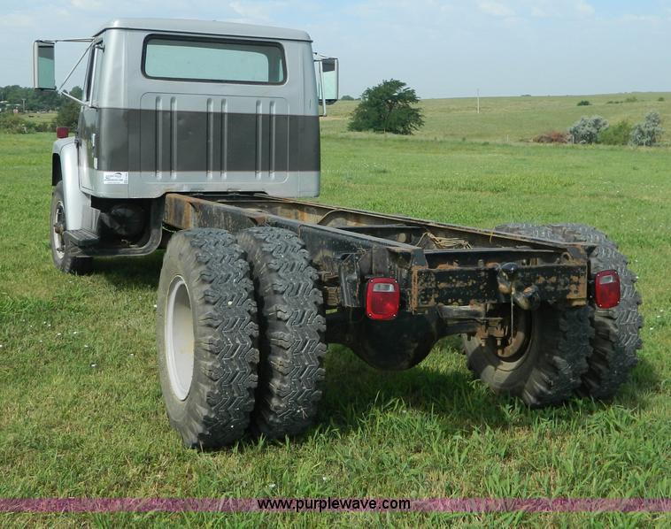 image for item G7909 1979 International truck cab and chassis