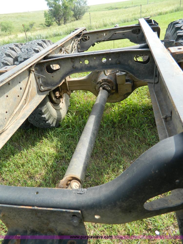 image for item G7909 1979 International truck cab and chassis