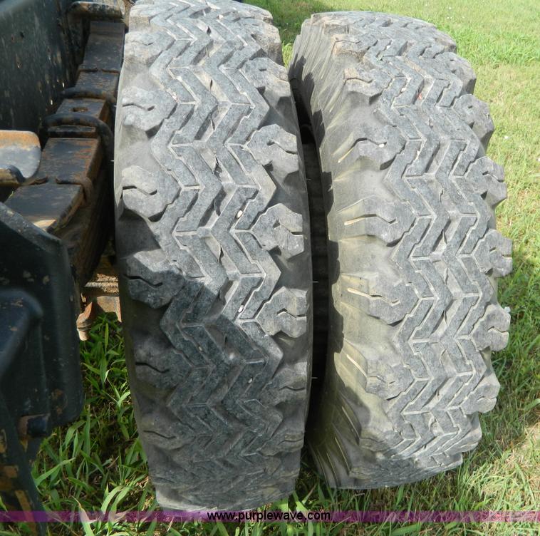 image for item G7909 1979 International truck cab and chassis