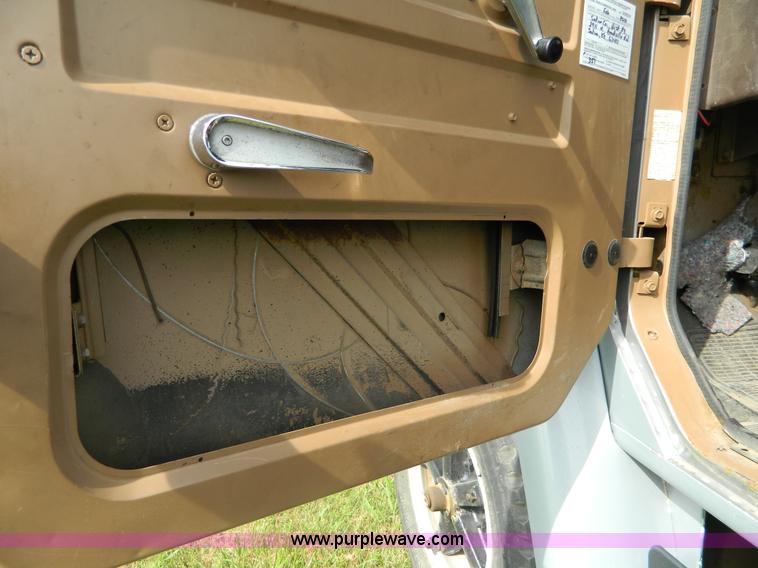 image for item G7909 1979 International truck cab and chassis