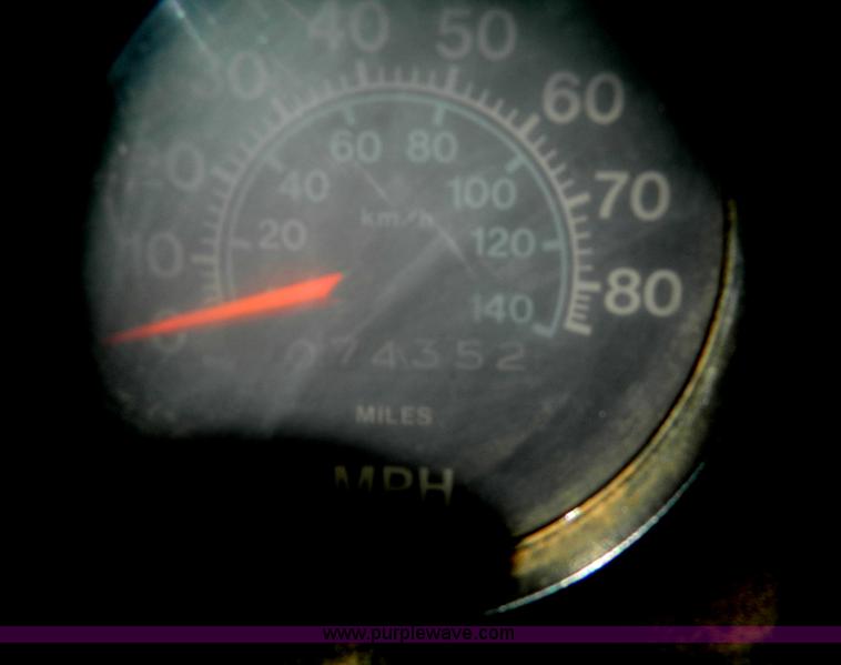 image for item G7909 1979 International truck cab and chassis