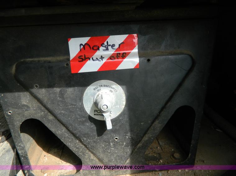 image for item G7909 1979 International truck cab and chassis