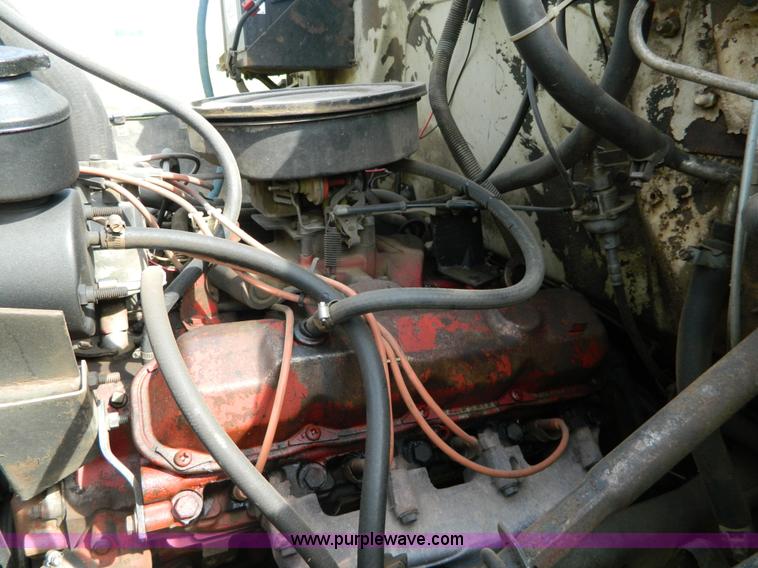 image for item G7909 1979 International truck cab and chassis