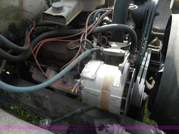 image for item G7909 1979 International truck cab and chassis