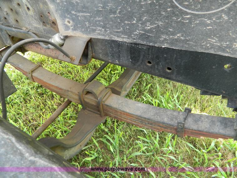 image for item G7909 1979 International truck cab and chassis