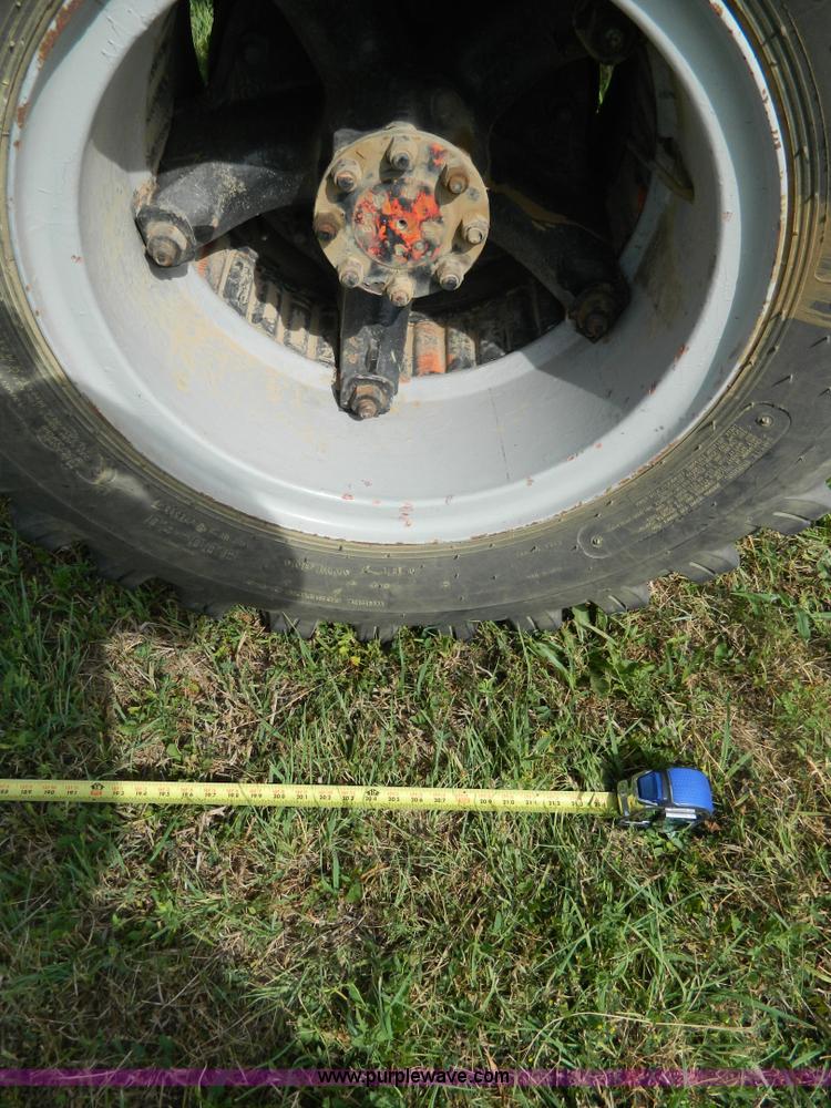 image for item G7909 1979 International truck cab and chassis