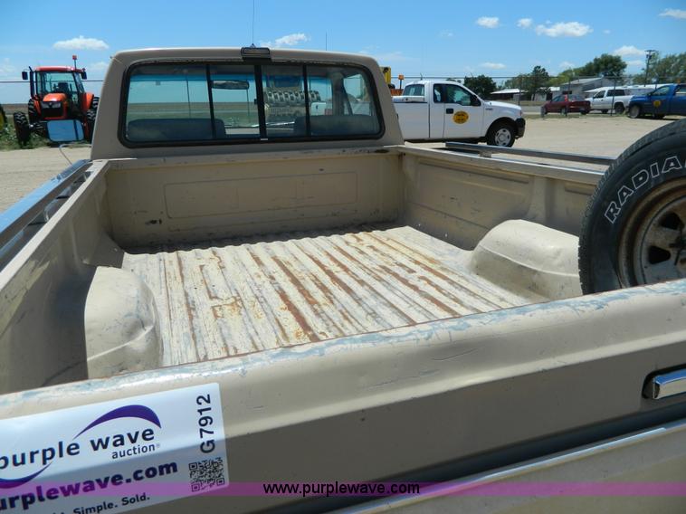 image for item G7912 1991 Ford F150 pickup truck