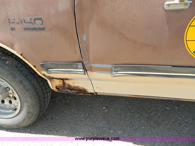 image for item G7912 1991 Ford F150 pickup truck