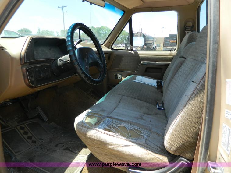 image for item G7912 1991 Ford F150 pickup truck