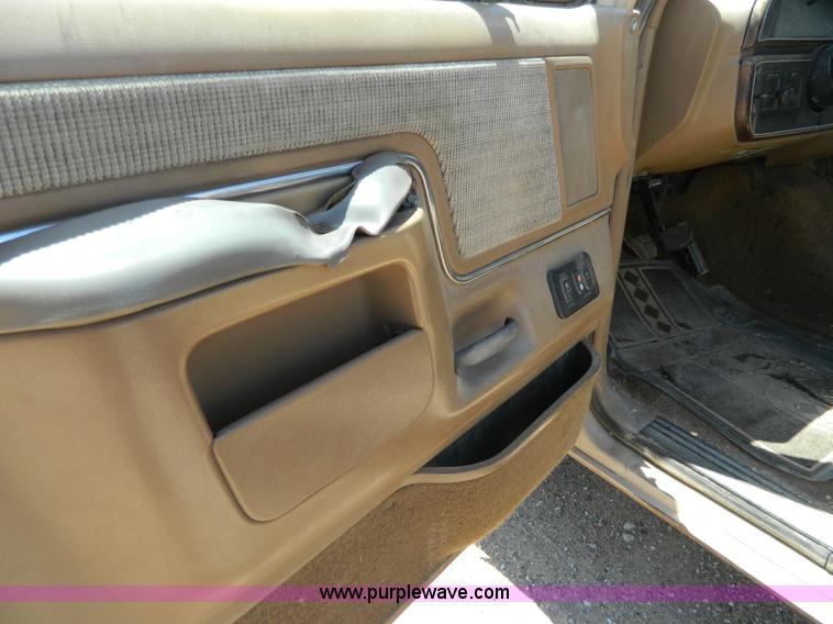 image for item G7912 1991 Ford F150 pickup truck