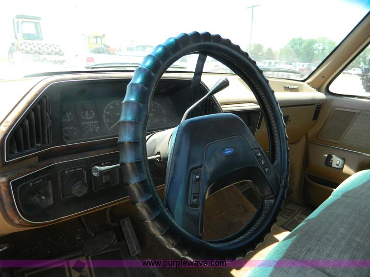 image for item G7912 1991 Ford F150 pickup truck