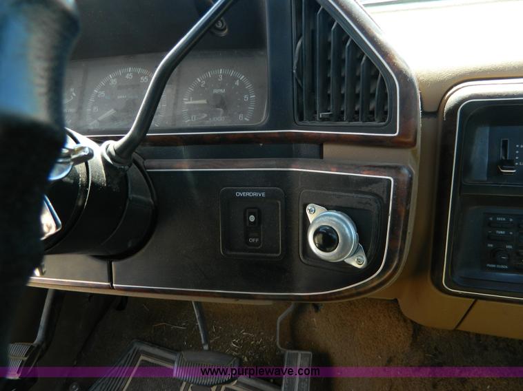 image for item G7912 1991 Ford F150 pickup truck