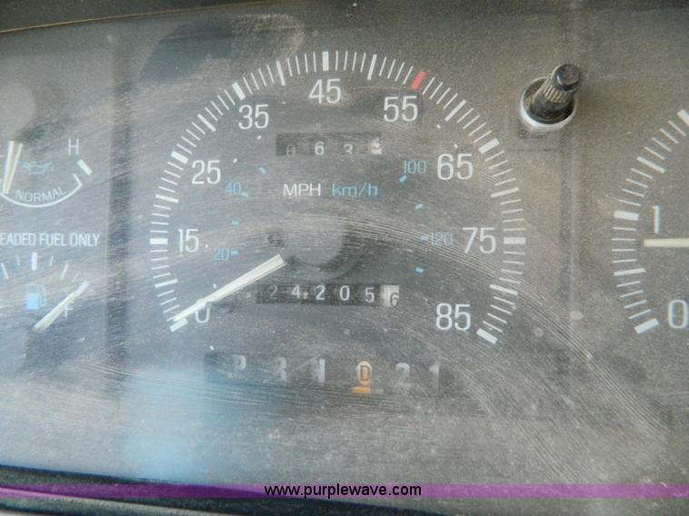 image for item G7912 1991 Ford F150 pickup truck