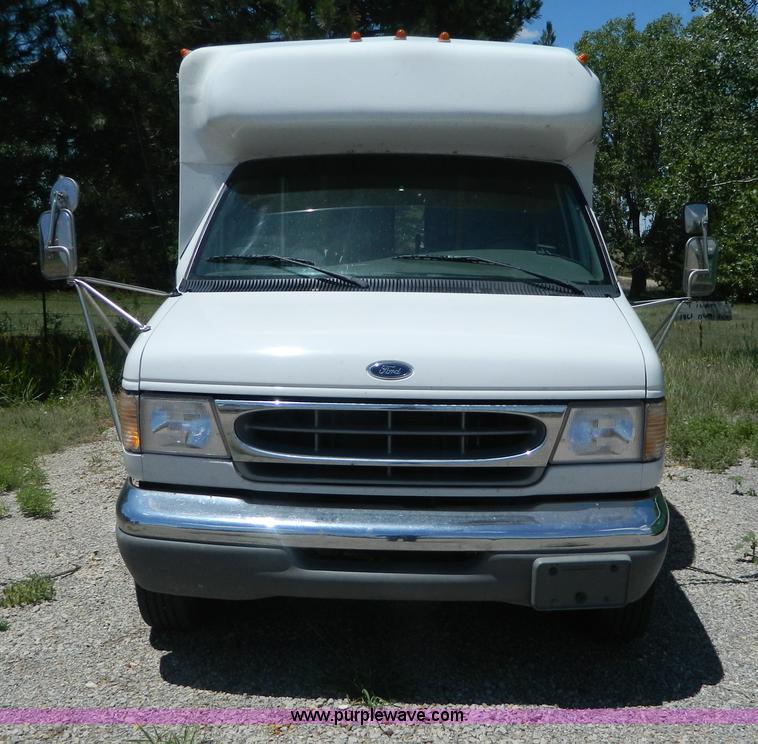 image for item G7913 1999 Ford F350 transit bus