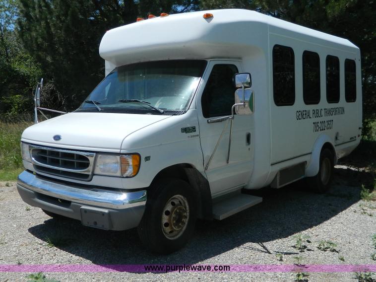 image for item G7913 1999 Ford F350 transit bus