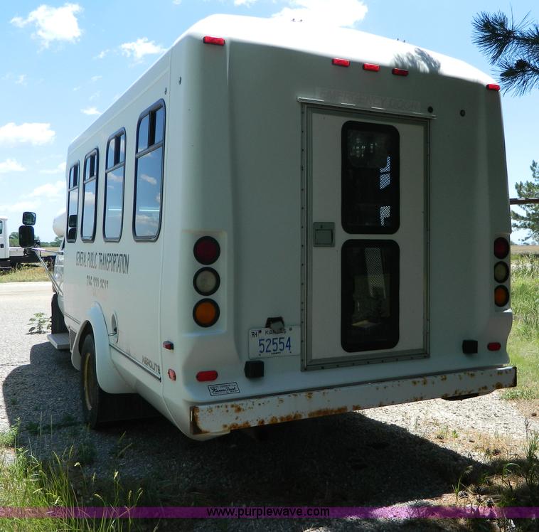 image for item G7913 1999 Ford F350 transit bus