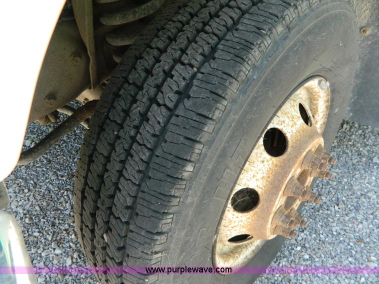 image for item G7913 1999 Ford F350 transit bus