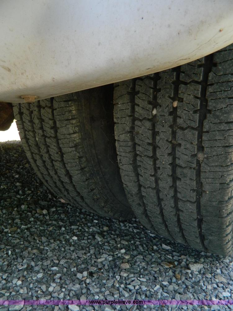 image for item G7913 1999 Ford F350 transit bus