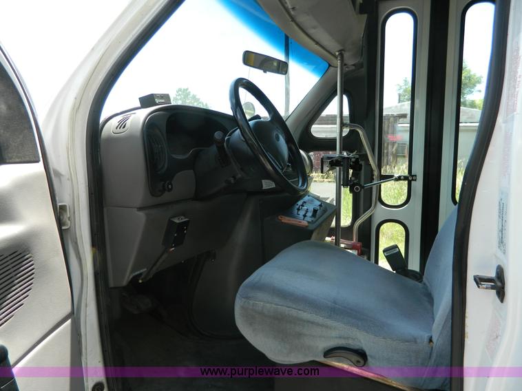 image for item G7913 1999 Ford F350 transit bus