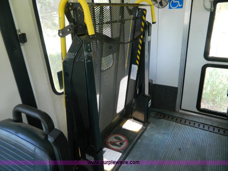 image for item G7913 1999 Ford F350 transit bus