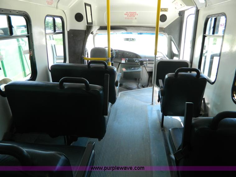 image for item G7913 1999 Ford F350 transit bus