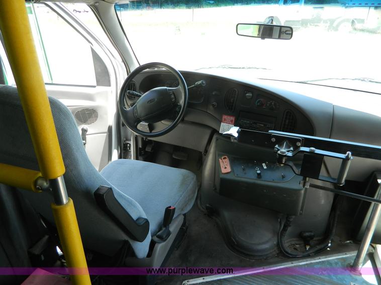 image for item G7913 1999 Ford F350 transit bus