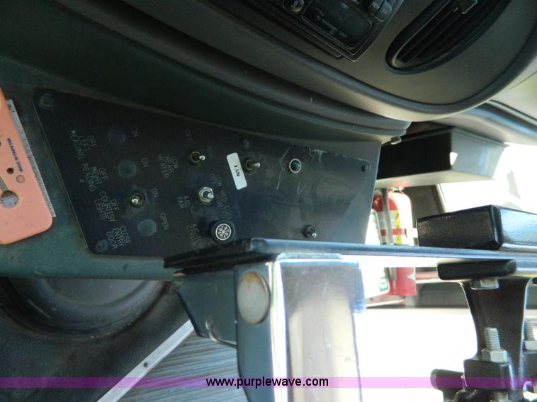 image for item G7913 1999 Ford F350 transit bus