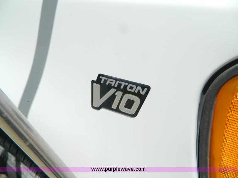 image for item G7913 1999 Ford F350 transit bus