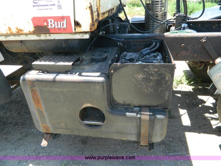 image for item G7918 1985 Ford 9000 truck