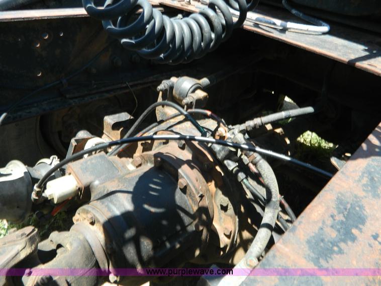 image for item G7918 1985 Ford 9000 truck