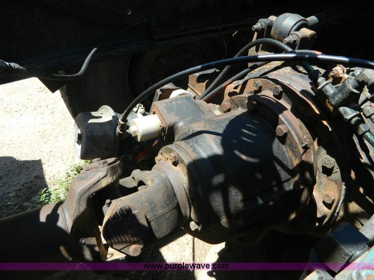 image for item G7918 1985 Ford 9000 truck