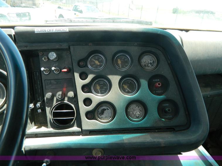 image for item G7918 1985 Ford 9000 truck