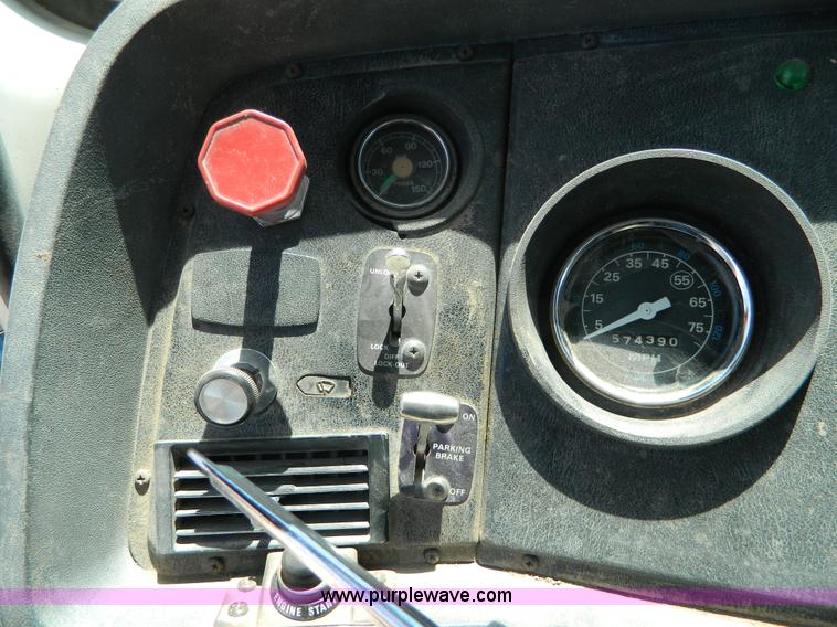 image for item G7918 1985 Ford 9000 truck