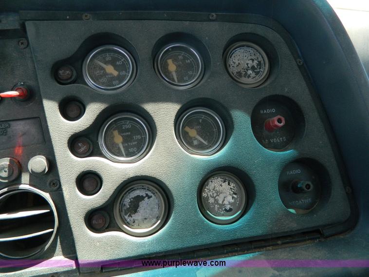 image for item G7918 1985 Ford 9000 truck