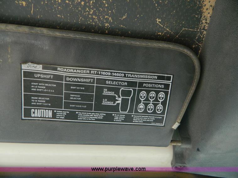 image for item G7918 1985 Ford 9000 truck