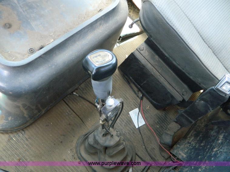 image for item G7918 1985 Ford 9000 truck