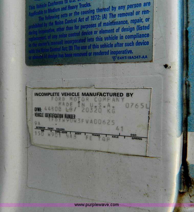 image for item G7918 1985 Ford 9000 truck