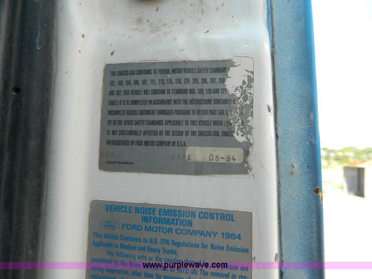 image for item G7918 1985 Ford 9000 truck