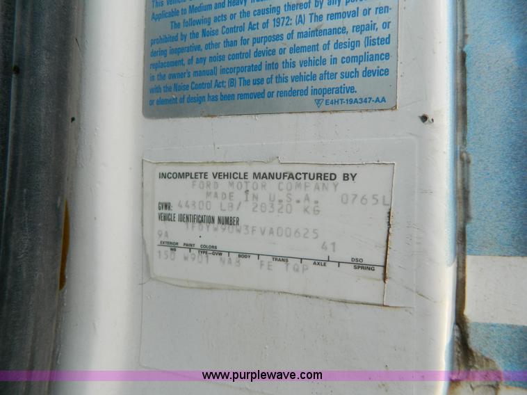 image for item G7918 1985 Ford 9000 truck