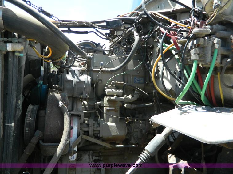 image for item G7918 1985 Ford 9000 truck