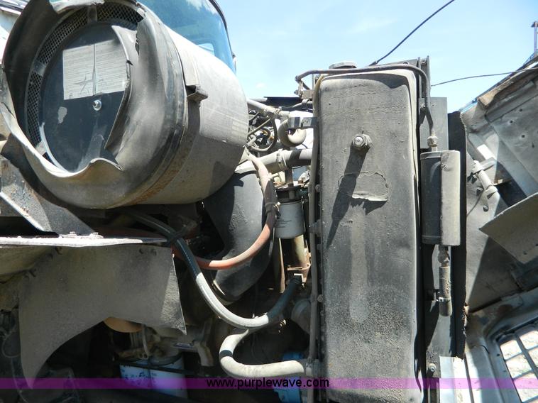 image for item G7918 1985 Ford 9000 truck